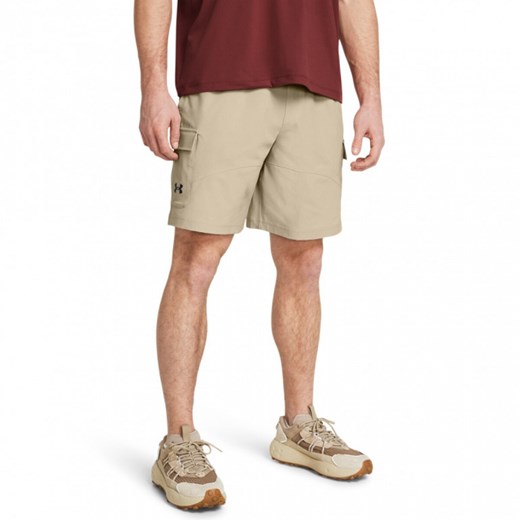 Męskie spodenki treningowe Under Armour Stretch Woven Cargo Short - beżowe ze sklepu Sportstylestory.com w kategorii Spodenki męskie - zdjęcie 170280172
