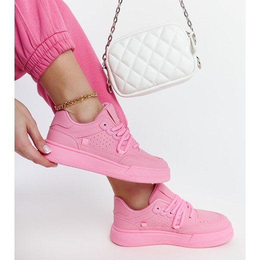 Buty sportowe damskie różowe Gemre na platformie sznurowane 