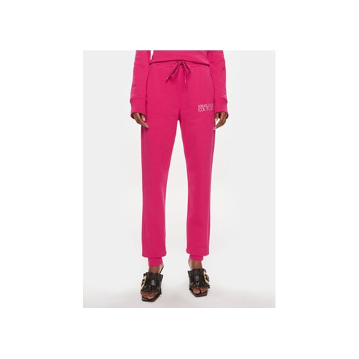 Versace Jeans Couture Spodnie dresowe 76HAAT01 Różowy Regular Fit ze sklepu MODIVO w kategorii Spodnie damskie - zdjęcie 170325193
