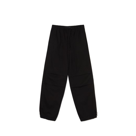 Cropp - Czarne jeansy parachute - czarny ze sklepu Cropp w kategorii Spodnie damskie - zdjęcie 170325644