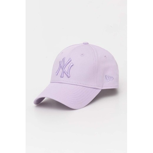 New Era czapka z daszkiem bawełniana kolor fioletowy z aplikacją NEW YORK YANKEES ze sklepu PRM w kategorii Czapki z daszkiem damskie - zdjęcie 170329592