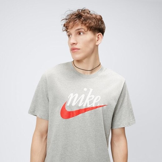 nike t-shirt ss m nsw futura 2 dz3279-063 ze sklepu 50style.pl w kategorii T-shirty męskie - zdjęcie 170337620