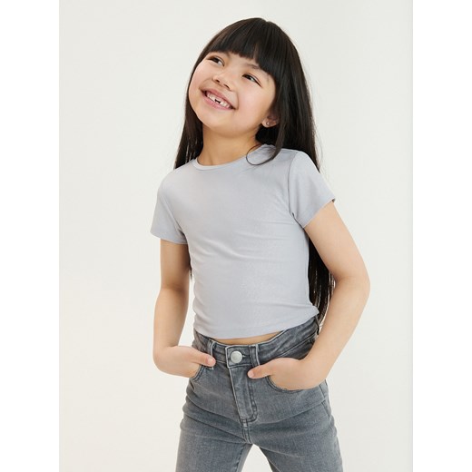 Reserved - Brokatowy t-shirt - jasnoszary ze sklepu Reserved w kategorii Bluzki dziewczęce - zdjęcie 170343813