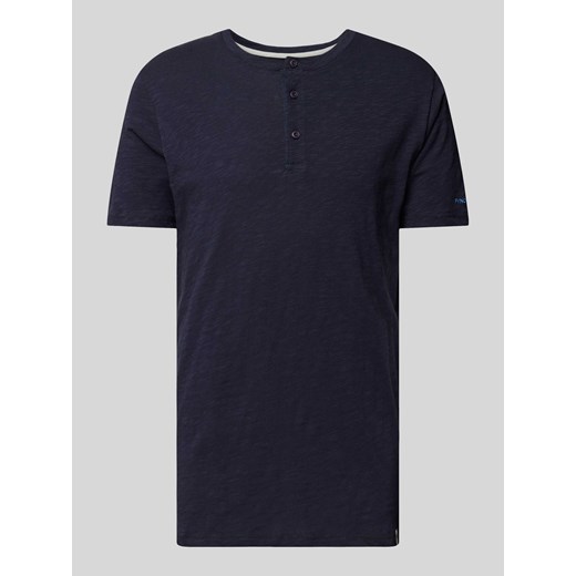 T-shirt z wyhaftowanym logo model ‘Henley’ ze sklepu Peek&Cloppenburg  w kategorii T-shirty męskie - zdjęcie 170395874