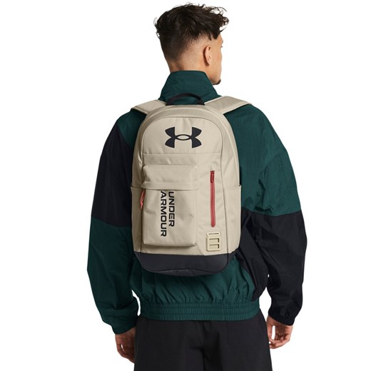 Plecak treningowy uniseks Under Armour Halftime Backpack - beżowy ze sklepu Sportstylestory.com w kategorii Plecaki - zdjęcie 170411190