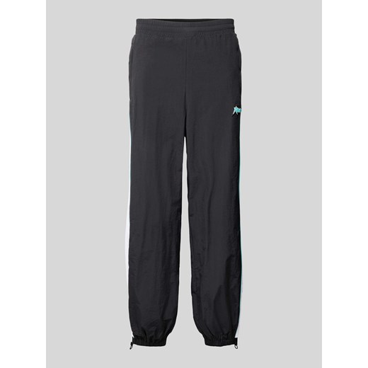 Spodnie dresowe o kroju regular fit z nadrukiem z logo ze sklepu Peek&Cloppenburg  w kategorii Spodnie męskie - zdjęcie 170428743