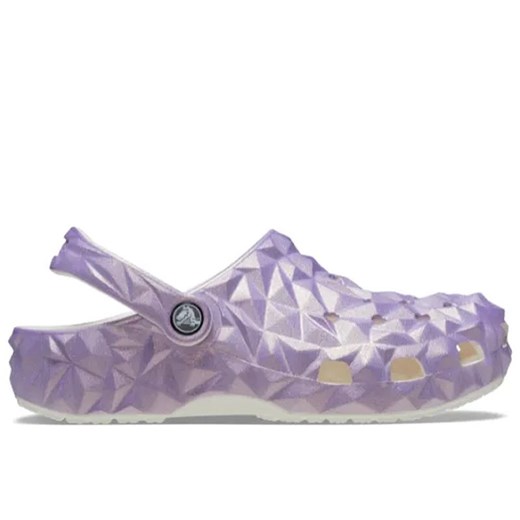 Klapki Crocs Classic Iridescent Geometric Clog 209841-100 - fioletowe ze sklepu streetstyle24.pl w kategorii Klapki damskie - zdjęcie 170431033