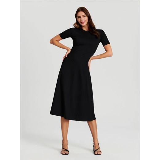 Sinsay - Sukienka midi prążkowana - czarny ze sklepu Sinsay w kategorii Sukienki - zdjęcie 170439050