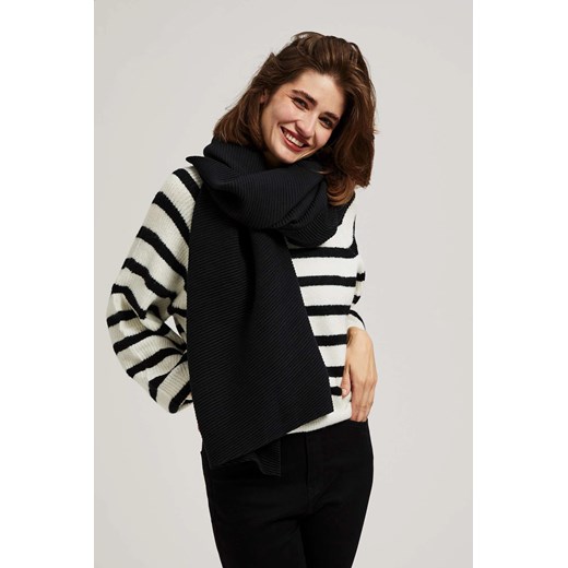 Prążkowany szalik czarny ONE SIZE wyprzedaż Moodo.pl