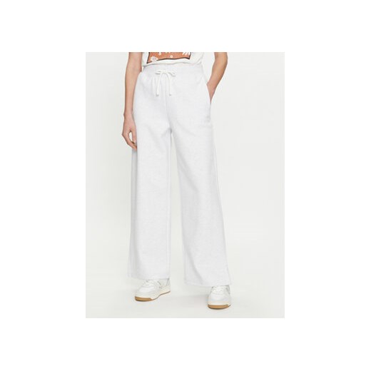 Vans Spodnie dresowe Elevated Double Knit Sweatpant VN000G9R Biały Regular Fit ze sklepu MODIVO w kategorii Spodnie damskie - zdjęcie 170468520
