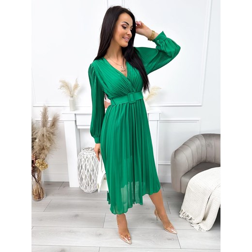 Sukienka Modnakiecka.pl z dekoltem w serek rozkloszowana z paskiem na wesele 