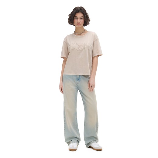 Cropp - Beżowa koszulka z naszywką - jasny szary ze sklepu Cropp w kategorii Bluzki damskie - zdjęcie 170526200