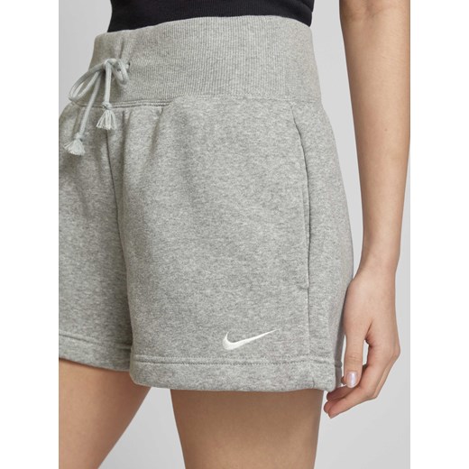 Szorty w jednolitym kolorze z wyhaftowanym logo Nike XL Peek&Cloppenburg 