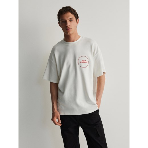 Reserved - T-shirt oversize z napisem - złamana biel ze sklepu Reserved w kategorii T-shirty męskie - zdjęcie 170532230