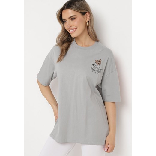 Szary Bawełniany T-shirt o Fasonie Oversize z Nadrukiem Misia Nellene L promocyjna cena Born2be Odzież