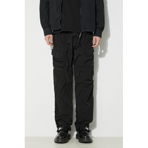C.P. Company spodnie Chrome-R Regular Utility męskie kolor czarny proste 16CMPA004A005904G ze sklepu PRM w kategorii Spodnie męskie - zdjęcie 170560373