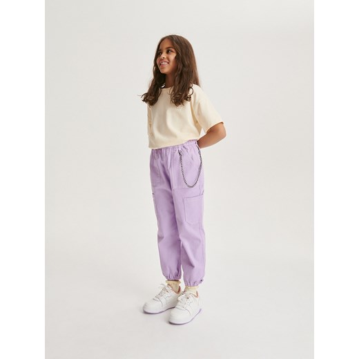 Reserved - Spodnie z łańcuszkiem - lawendowy ze sklepu Reserved w kategorii Spodnie dziewczęce - zdjęcie 170577082