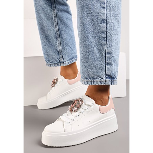 Biało-Różowe Sneakersy na Platformie z Perforacją i Ozdobnym Kamieniem Dilhela ze sklepu born2be.pl w kategorii Buty sportowe damskie - zdjęcie 170577281