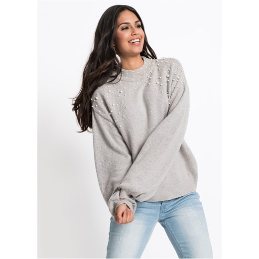 Sweter dzianinowy z perełkami ze sklepu bonprix w kategorii Swetry damskie - zdjęcie 170609621