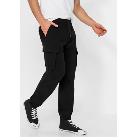 Spodnie bojówki ze stretchem, z gumką w talii i kieszeniami z boku nogawki, Regular Fit Straight ze sklepu bonprix w kategorii Spodnie męskie - zdjęcie 170613064