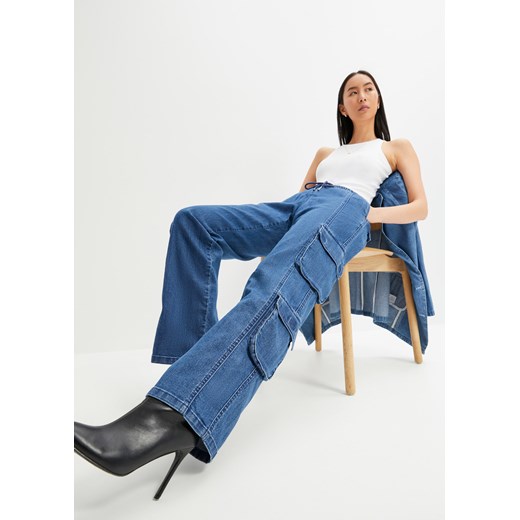 Dżinsy bojówki z szerokimi nogawkami ze sklepu bonprix w kategorii Jeansy damskie - zdjęcie 170617130