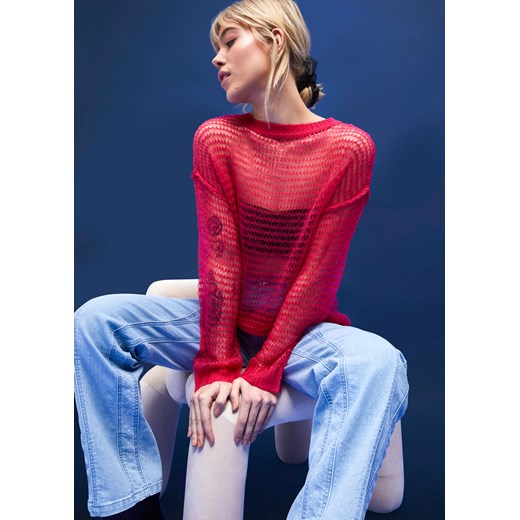 Luźniejszy sweter dzianinowy ze sklepu bonprix w kategorii Swetry damskie - zdjęcie 170618924
