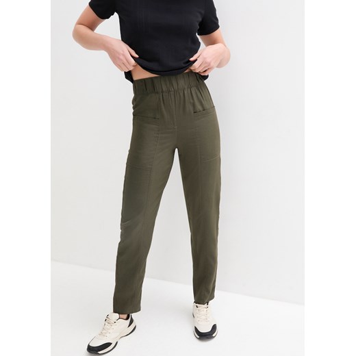 Szerokie spodnie z naszywanymi kieszeniami i wysokim, wygodnym paskiem w talii ze sklepu bonprix w kategorii Spodnie damskie - zdjęcie 170621134
