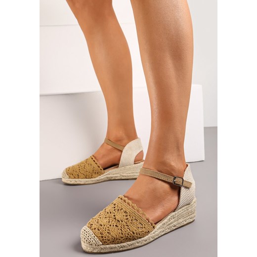 Espadryle damskie Born2be z klamrą na koturnie