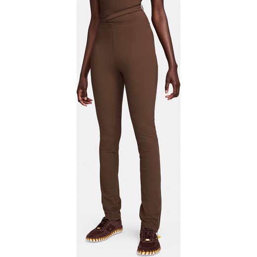 Spodnie damskie Nike x Jacquemus - Brązowy ze sklepu Nike poland w kategorii Spodnie damskie - zdjęcie 170635251