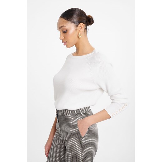 Sweter damski raglan z ozdobnymi guzikami przy rękawach biały ze sklepu 5.10.15 w kategorii Swetry damskie - zdjęcie 170641883
