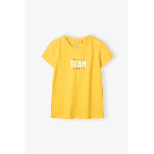 T-shirt bawełniany żółty z napisem Najlepszy team w mieście Family Concept By 5.10.15. 104 5.10.15