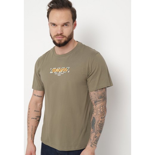 Zielona Koszulka Bawełniana z Niewielkim Nadrukiem na Froncie Salapi ze sklepu Born2be Odzież w kategorii T-shirty męskie - zdjęcie 170646423