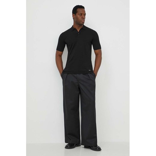 Calvin Klein polo z domieszką jedwabiu kolor czarny gładki K10K113053 ze sklepu ANSWEAR.com w kategorii T-shirty męskie - zdjęcie 170653681
