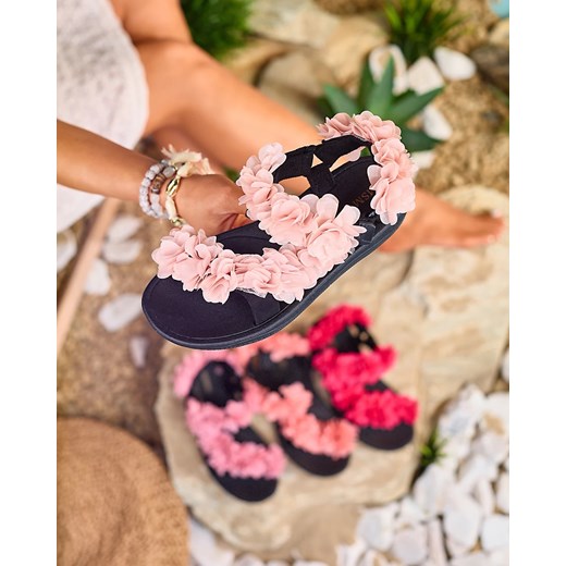 Royalfashion Jasnoróżowe sandały damskie z kwiatuszkami Alferroy ze sklepu royalfashion.pl w kategorii Sandały damskie - zdjęcie 170661074