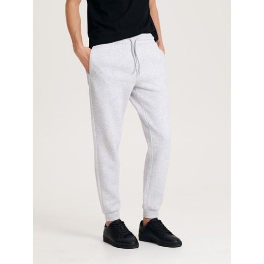 Reserved - Spodnie dresowe regular fit - jasnoszary ze sklepu Reserved w kategorii Spodnie męskie - zdjęcie 170687302