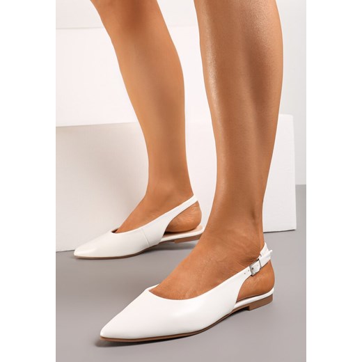 Białe Płaskie Sandały bez Pięty Zapinane na Sprzączkę ze Szpiczastym Noskiem Ename ze sklepu born2be.pl w kategorii Balerinki - zdjęcie 170700311