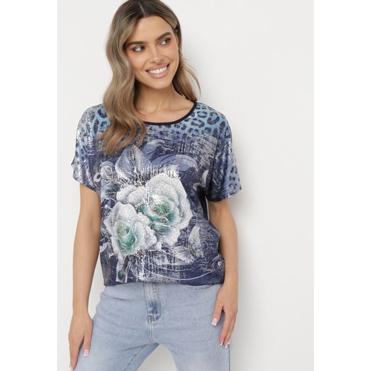 Granatowy Bawełniany T-shirt o Fasonie Nietoperza z Metalicznym Nadrukiem Brielltia ze sklepu Born2be Odzież w kategorii Bluzki damskie - zdjęcie 170701432