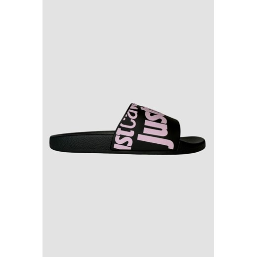 JUST CAVALLI Czarne klapki z fioletowym logo Fondo Pool ze sklepu outfit.pl w kategorii Klapki damskie - zdjęcie 170704423