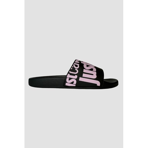 JUST CAVALLI Czarne klapki z fioletowym logo Fondo Pool, Rozmiar 38 ze sklepu outfit.pl w kategorii Klapki damskie - zdjęcie 170704423