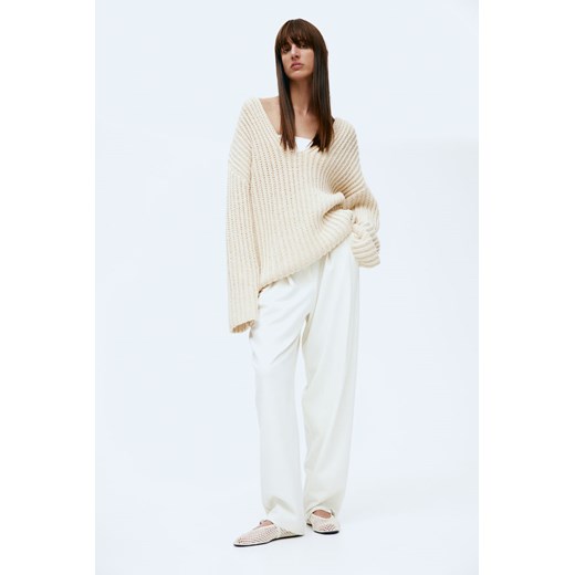 H & M - Zwężane spodnie z diagonalu - Biały ze sklepu H&M w kategorii Spodnie damskie - zdjęcie 170716981