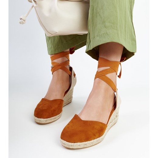 Espadryle damskie brązowe z tkaniny z klamrą na koturnie 