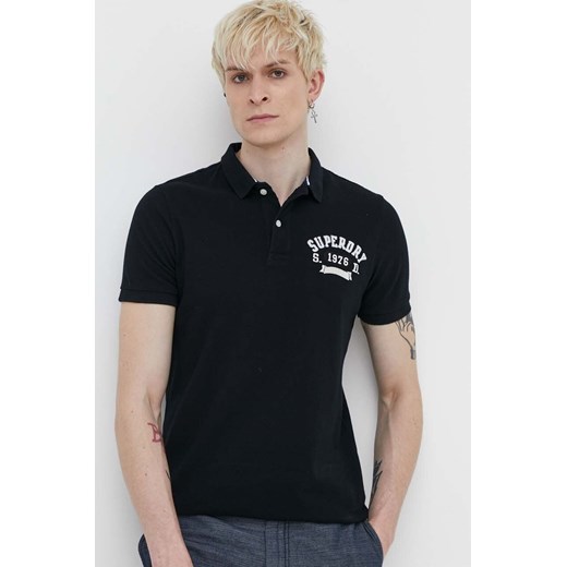 Superdry polo bawełniane kolor czarny z aplikacją ze sklepu ANSWEAR.com w kategorii T-shirty męskie - zdjęcie 170745571