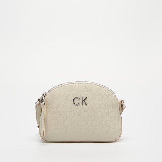 CALVIN KLEIN TOREBKA CK DAILY SMALL DOMEEPI MONO ze sklepu Symbiosis w kategorii Listonoszki - zdjęcie 170750934