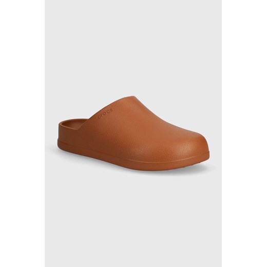 Crocs klapki Dylan Clog męskie kolor brązowy 209366 ze sklepu PRM w kategorii Klapki męskie - zdjęcie 170769774