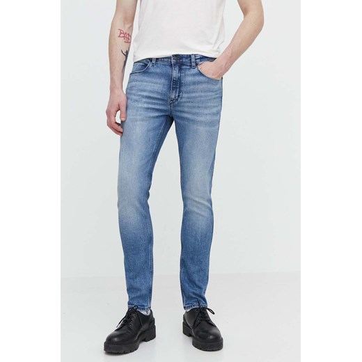 HUGO jeansy męskie kolor niebieski 50511410 ze sklepu ANSWEAR.com w kategorii Jeansy męskie - zdjęcie 170775202