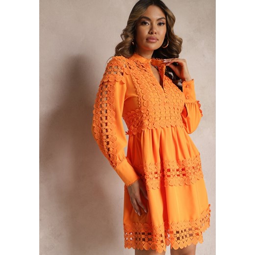 Pomarańczowa Koronkowa Sukienka z Ozdobnym Dekoltem Sweeney ze sklepu Renee odzież w kategorii Sukienki - zdjęcie 170777684
