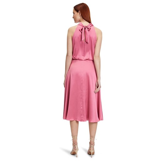Sukienka Vera Mont bez rękawów różowa midi z okrągłym dekoltem 