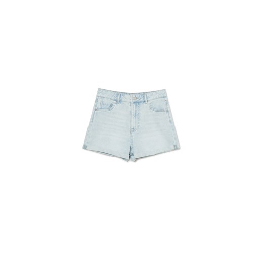 Cropp - Jasne jeansowe szorty typu mom - błękitny ze sklepu Cropp w kategorii Szorty - zdjęcie 170806561