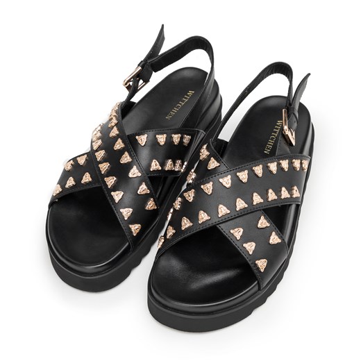 Damskie sandały skórzane z ozdobnymi nitami na platformie czarne ze sklepu WITTCHEN w kategorii Sandały damskie - zdjęcie 170832894