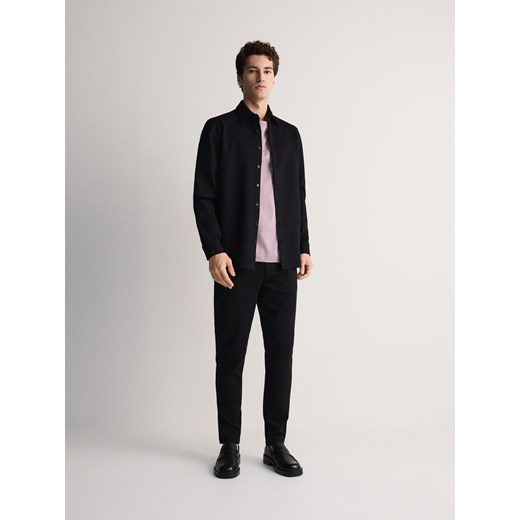 Reserved - Gładka koszula slim fit z wiskozą - czarny ze sklepu Reserved w kategorii Koszule męskie - zdjęcie 170859480